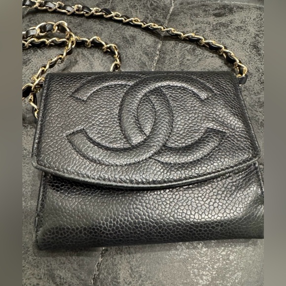 EUC CHANEL CAVIAR WALLET - Picture 2 of 9